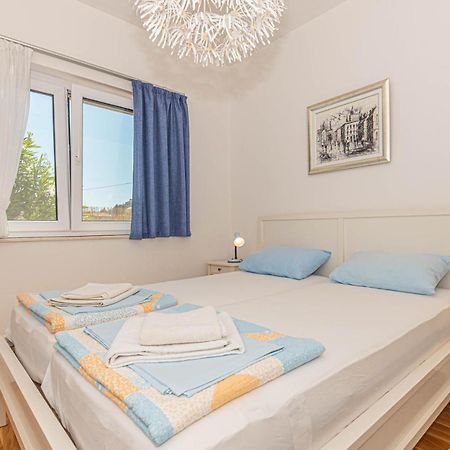 Apartments Villa Tribunj Tribalj Екстериор снимка