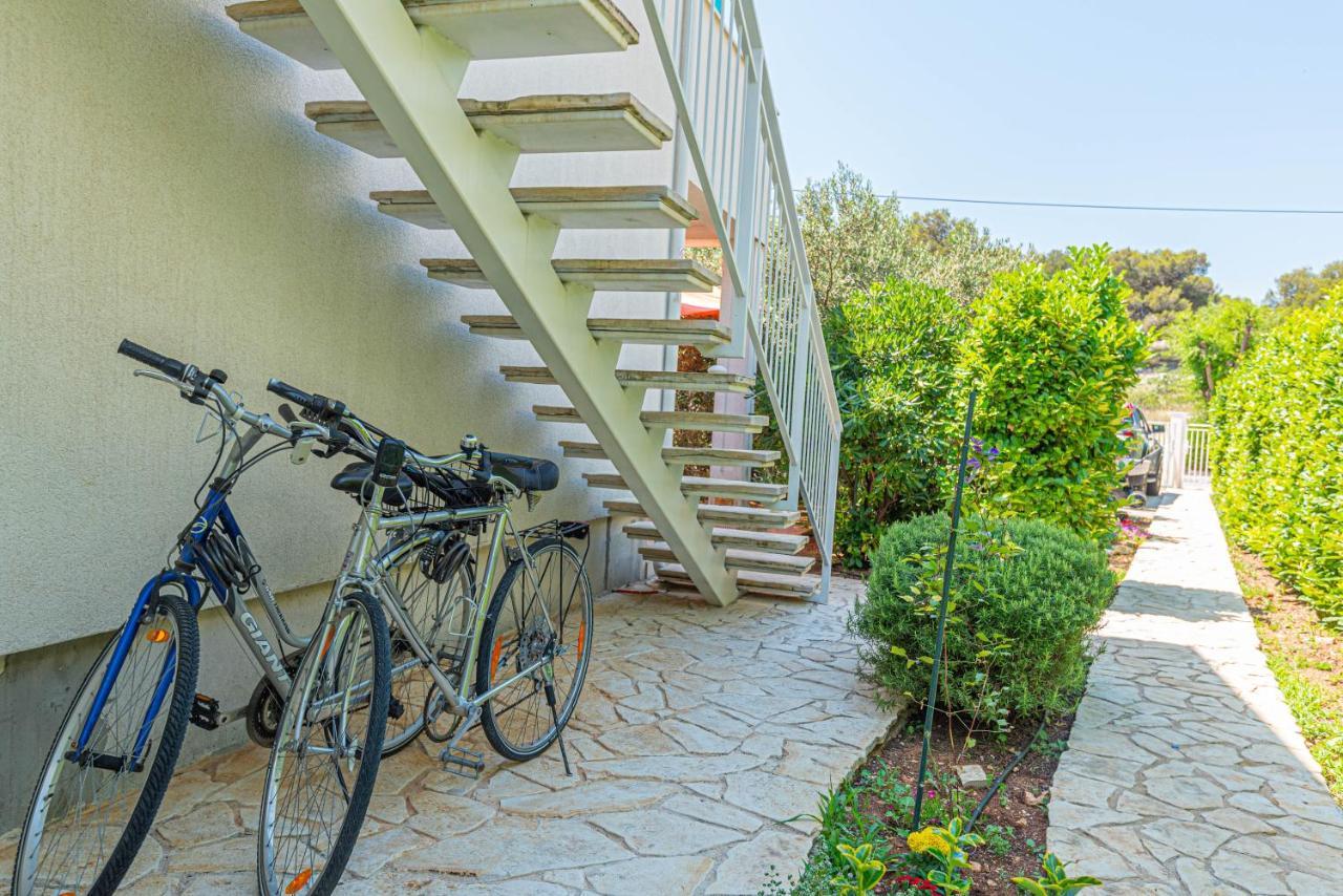 Apartments Villa Tribunj Tribalj Екстериор снимка