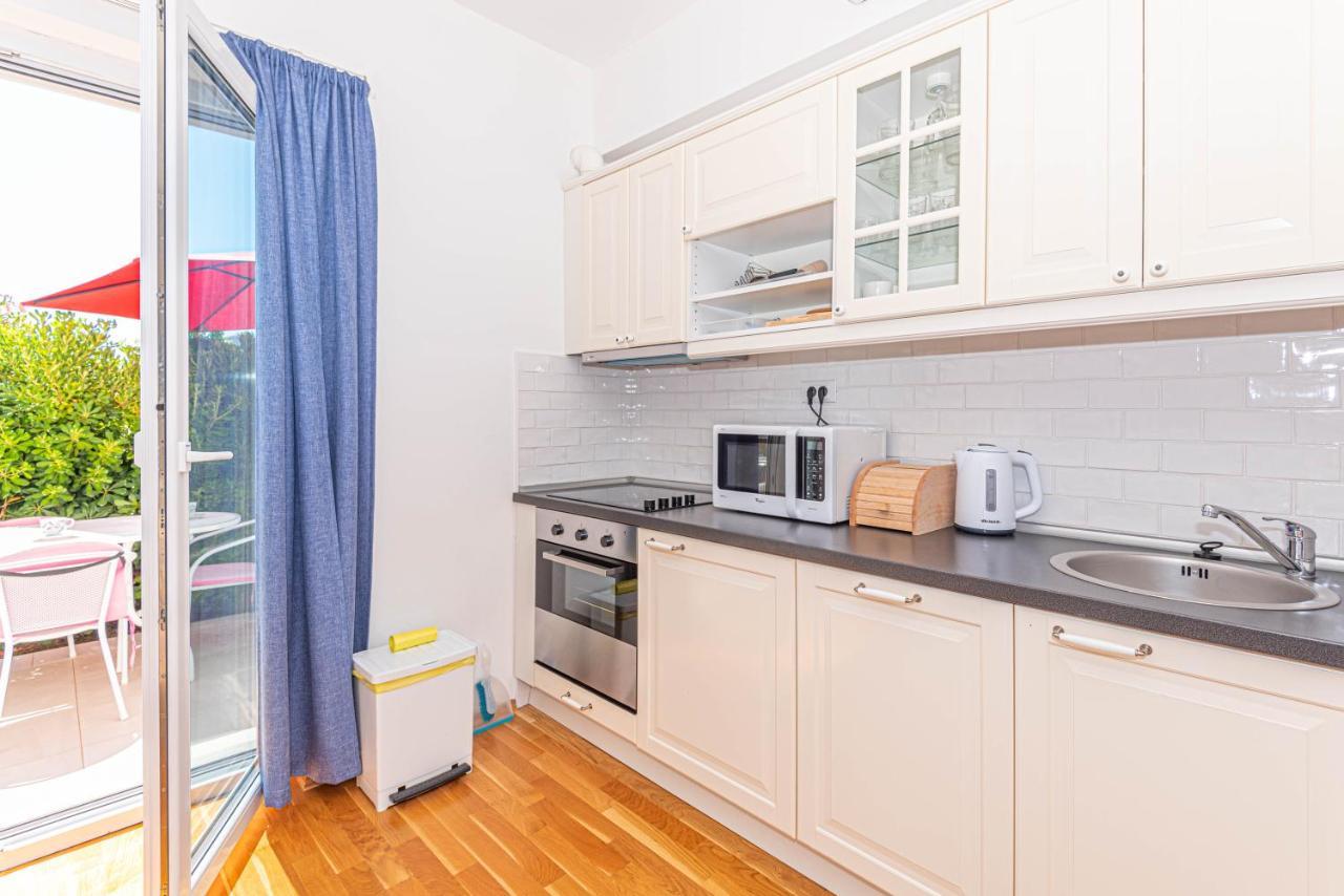 Apartments Villa Tribunj Tribalj Екстериор снимка