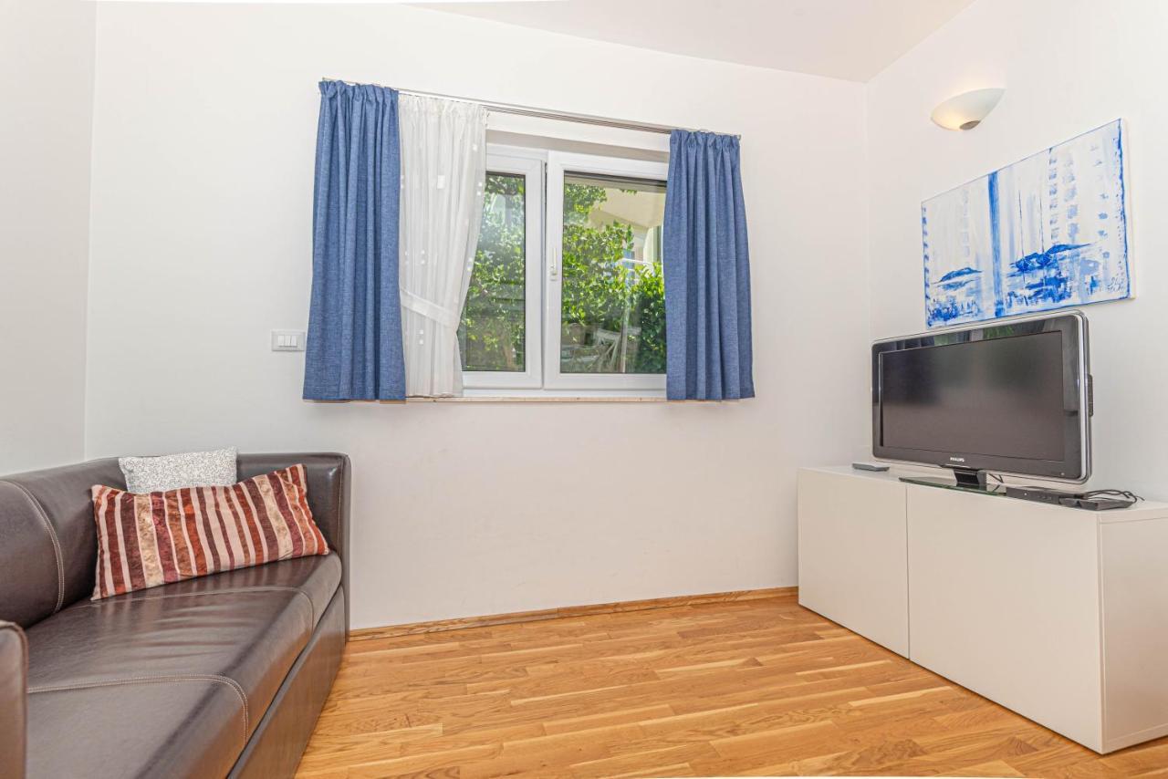 Apartments Villa Tribunj Tribalj Екстериор снимка