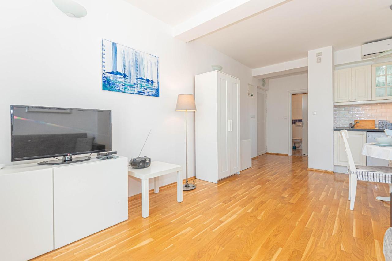 Apartments Villa Tribunj Tribalj Екстериор снимка