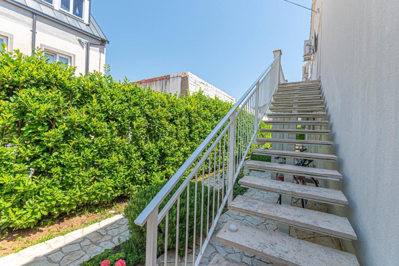 Apartments Villa Tribunj Tribalj Екстериор снимка