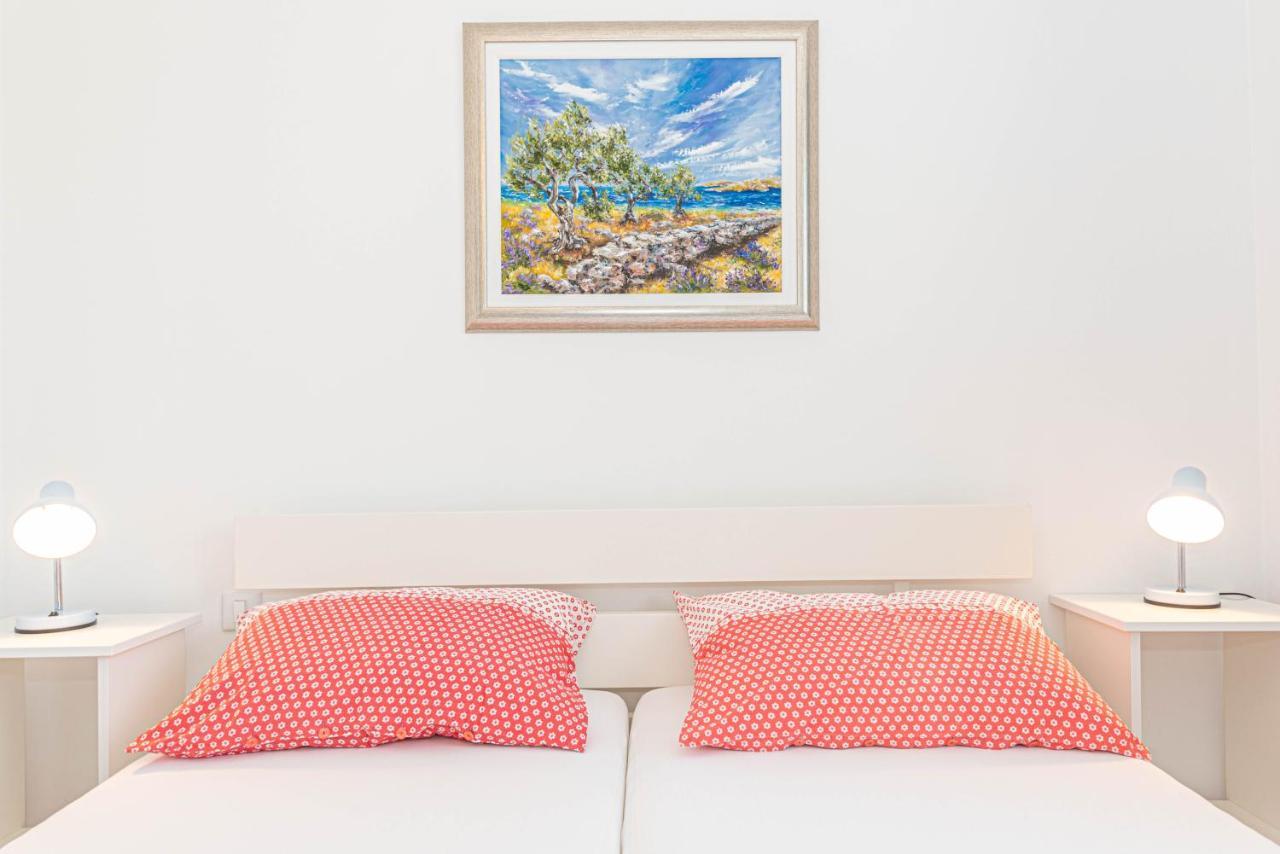 Apartments Villa Tribunj Tribalj Екстериор снимка