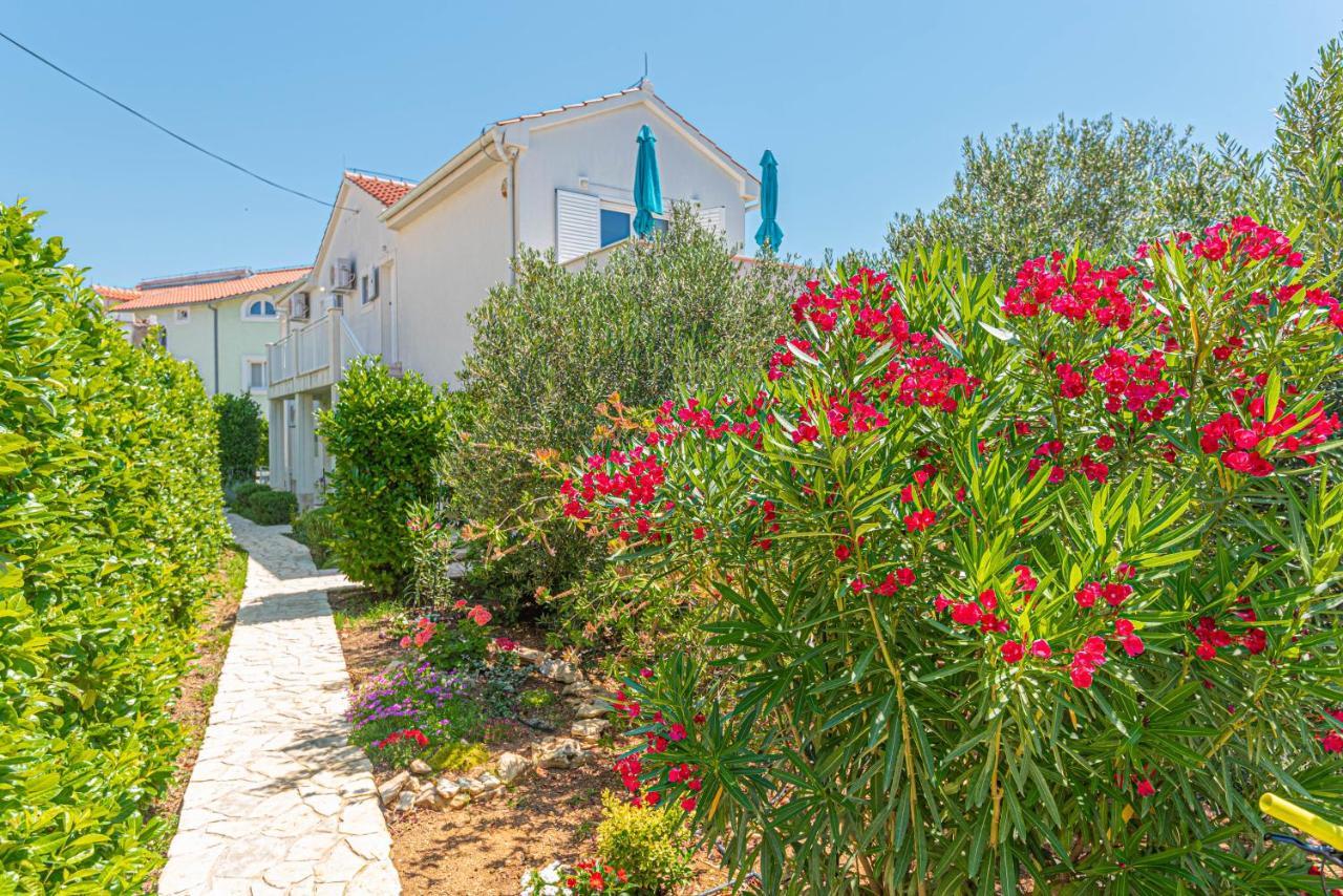 Apartments Villa Tribunj Tribalj Екстериор снимка