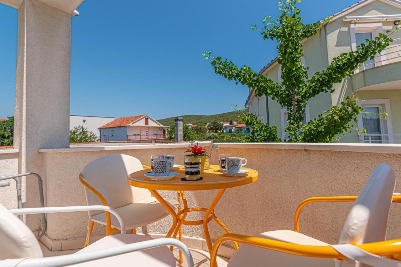 Apartments Villa Tribunj Tribalj Екстериор снимка