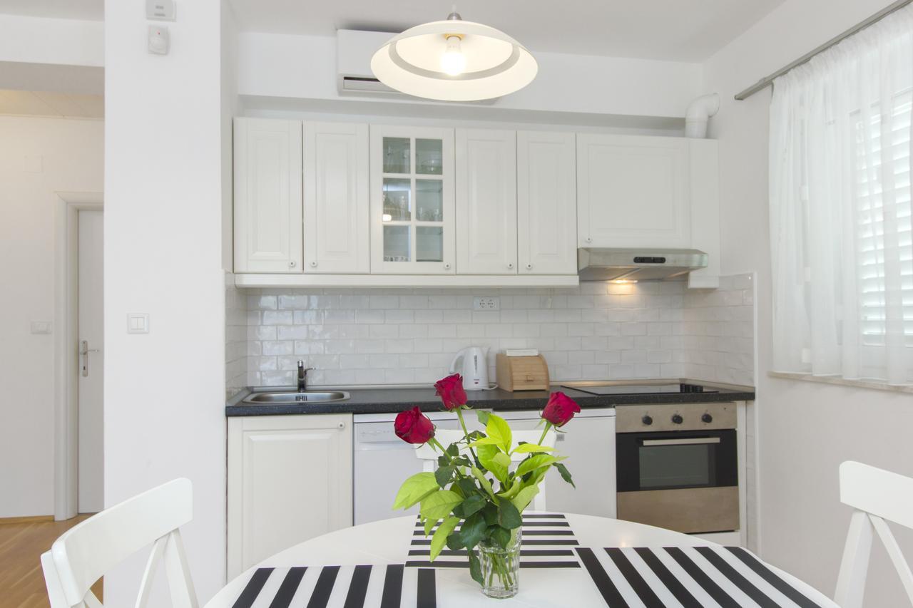 Apartments Villa Tribunj Tribalj Екстериор снимка