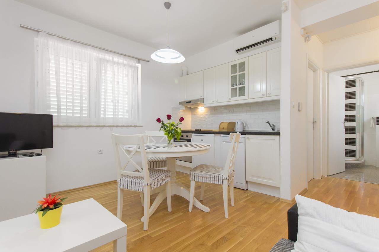 Apartments Villa Tribunj Tribalj Екстериор снимка