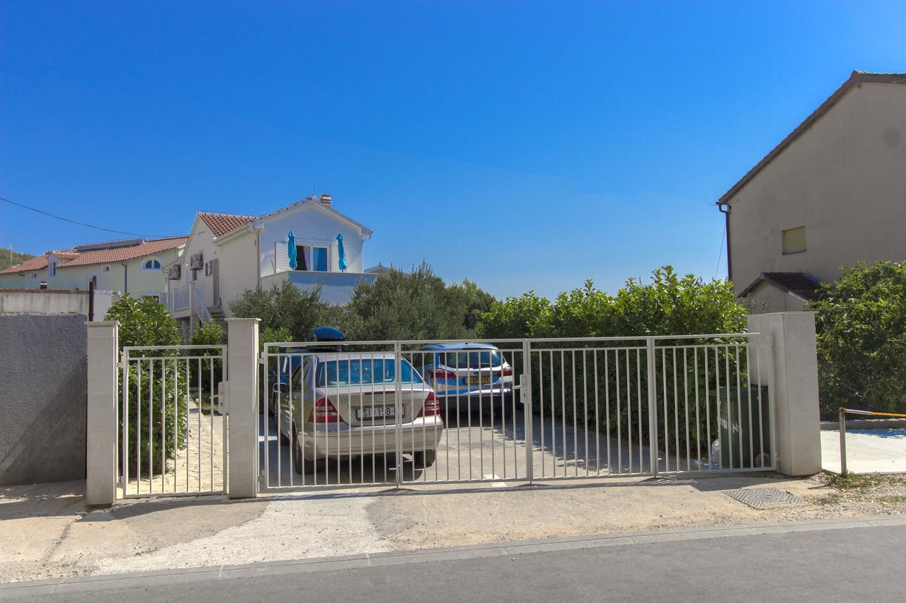 Apartments Villa Tribunj Tribalj Екстериор снимка