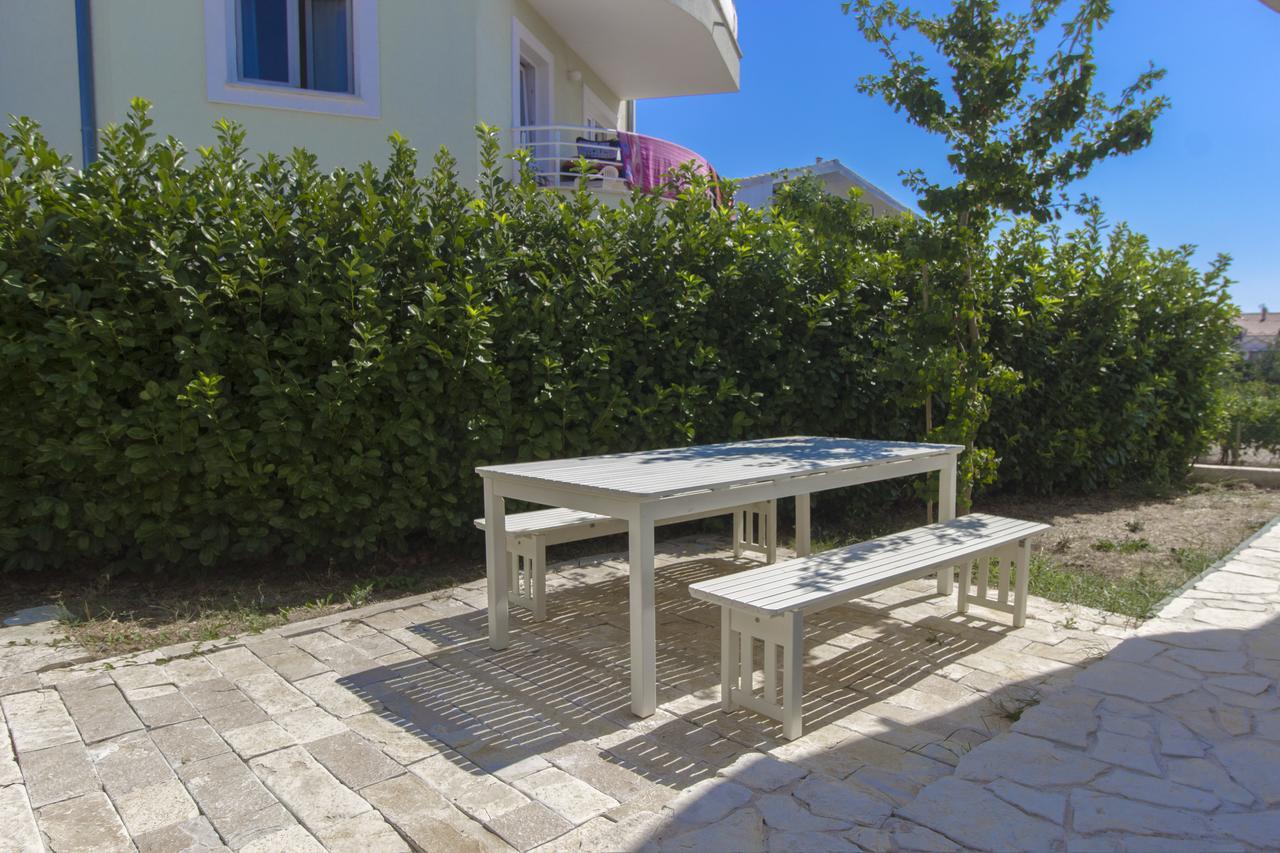 Apartments Villa Tribunj Tribalj Екстериор снимка