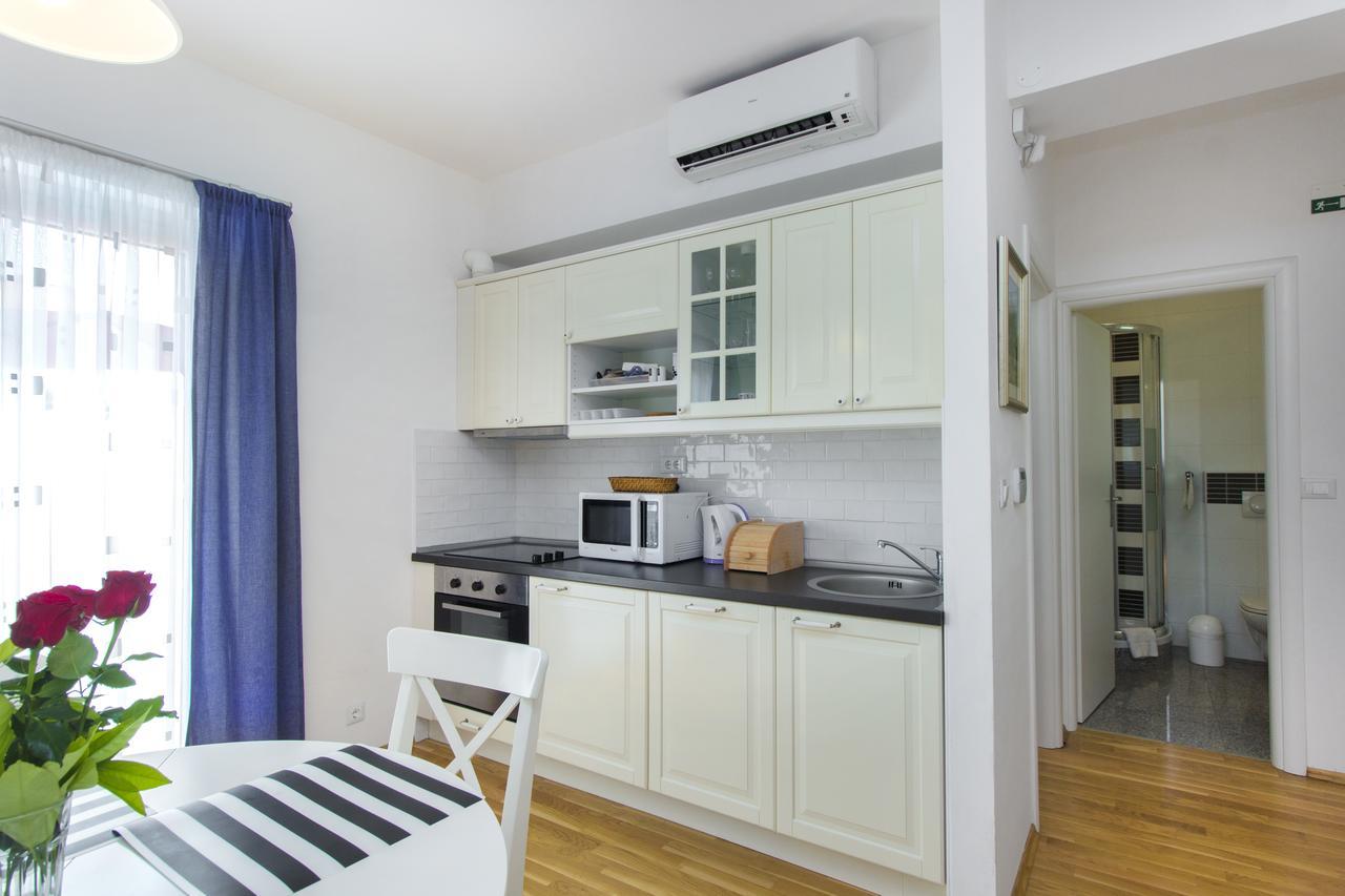 Apartments Villa Tribunj Tribalj Екстериор снимка