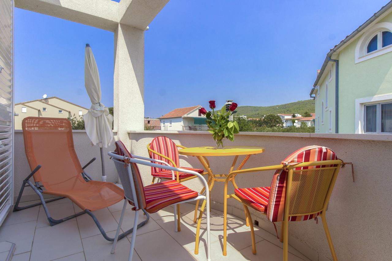 Apartments Villa Tribunj Tribalj Екстериор снимка