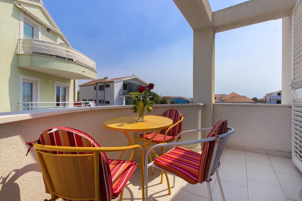Apartments Villa Tribunj Tribalj Екстериор снимка