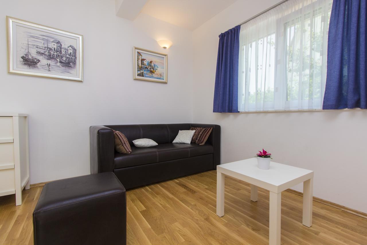 Apartments Villa Tribunj Tribalj Екстериор снимка